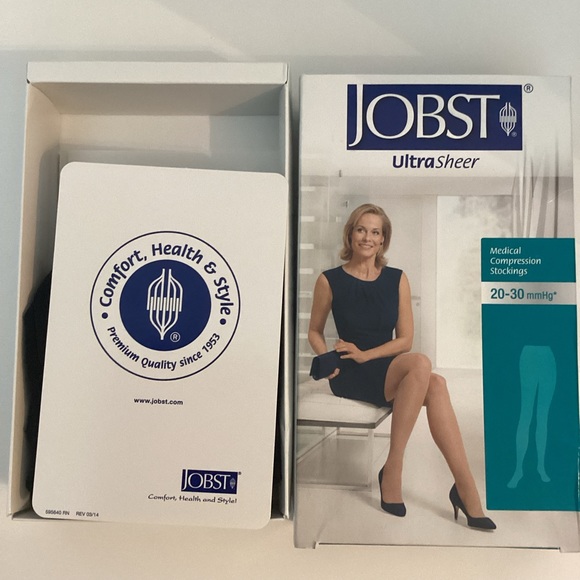 New Jobst Ultrasheer Closed Toe 20-30 mmHg Compression Pantyhose Black M… - Picture 2 of 10